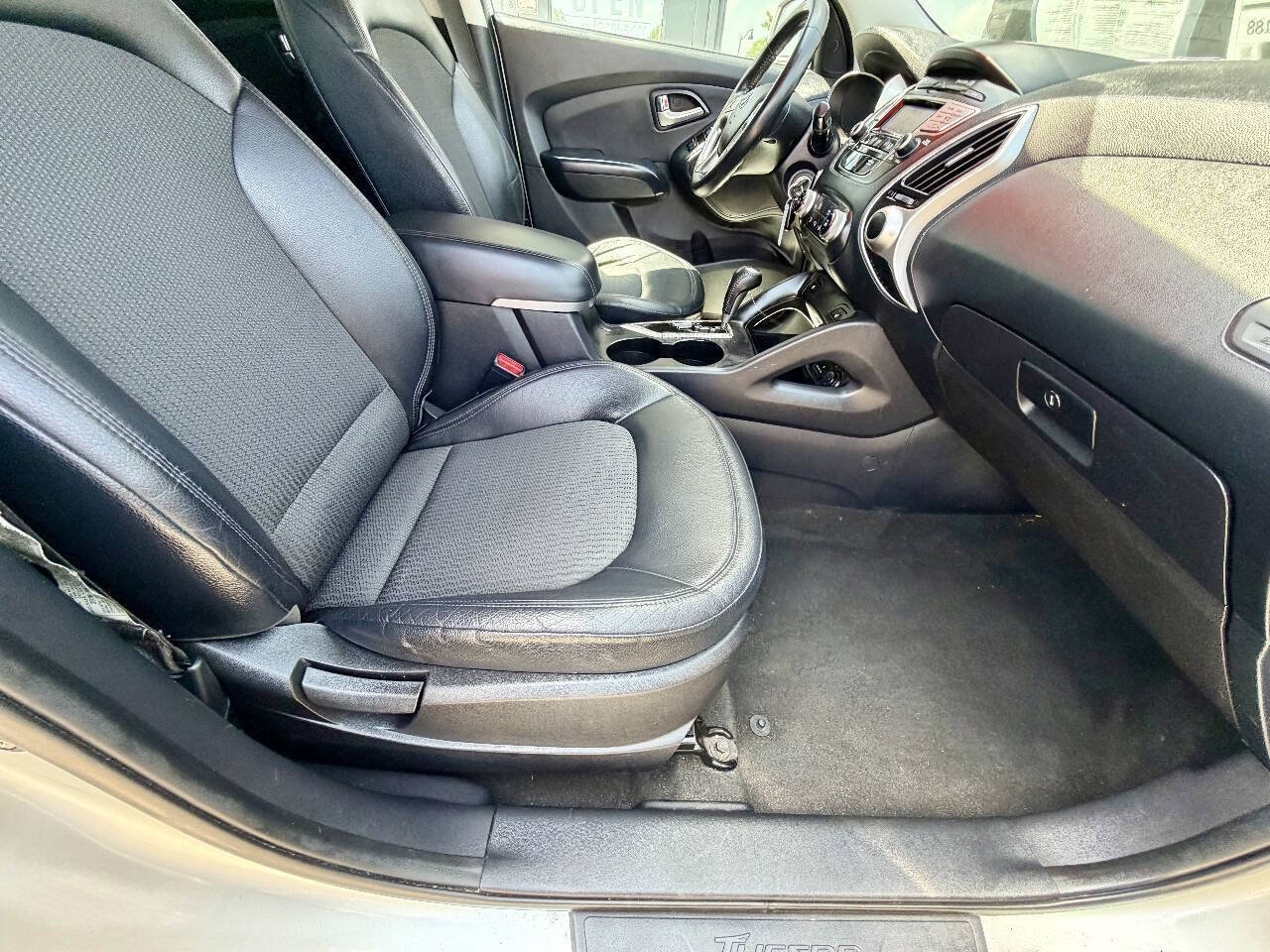Used 2011 Hyundai Tucson GLS AWD/4WD image 28