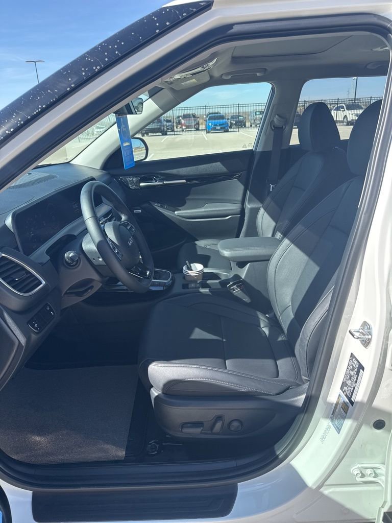 Used 2026 Kia Seltos SX w/ SX Sunroof Package image 12