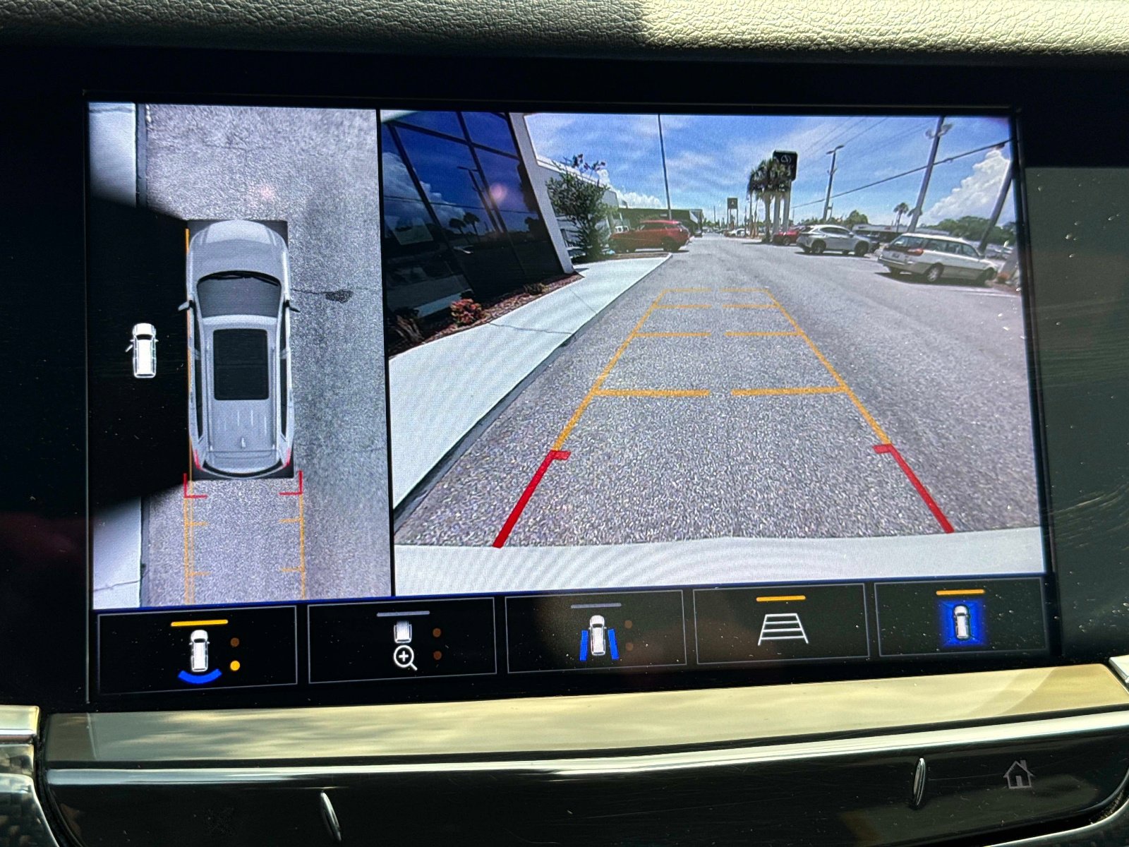 Used 2023 Cadillac XT6 Sport w/ Technology Package AWD/4WD image 26