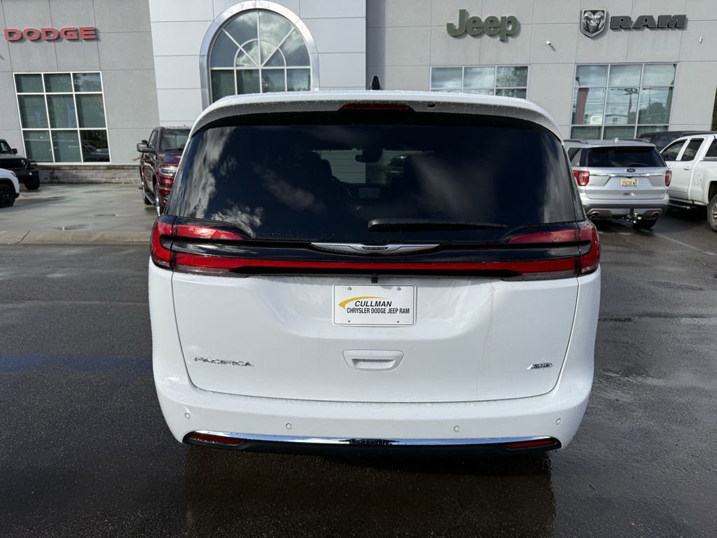 New 2026 Chrysler Pacifica Select image 4