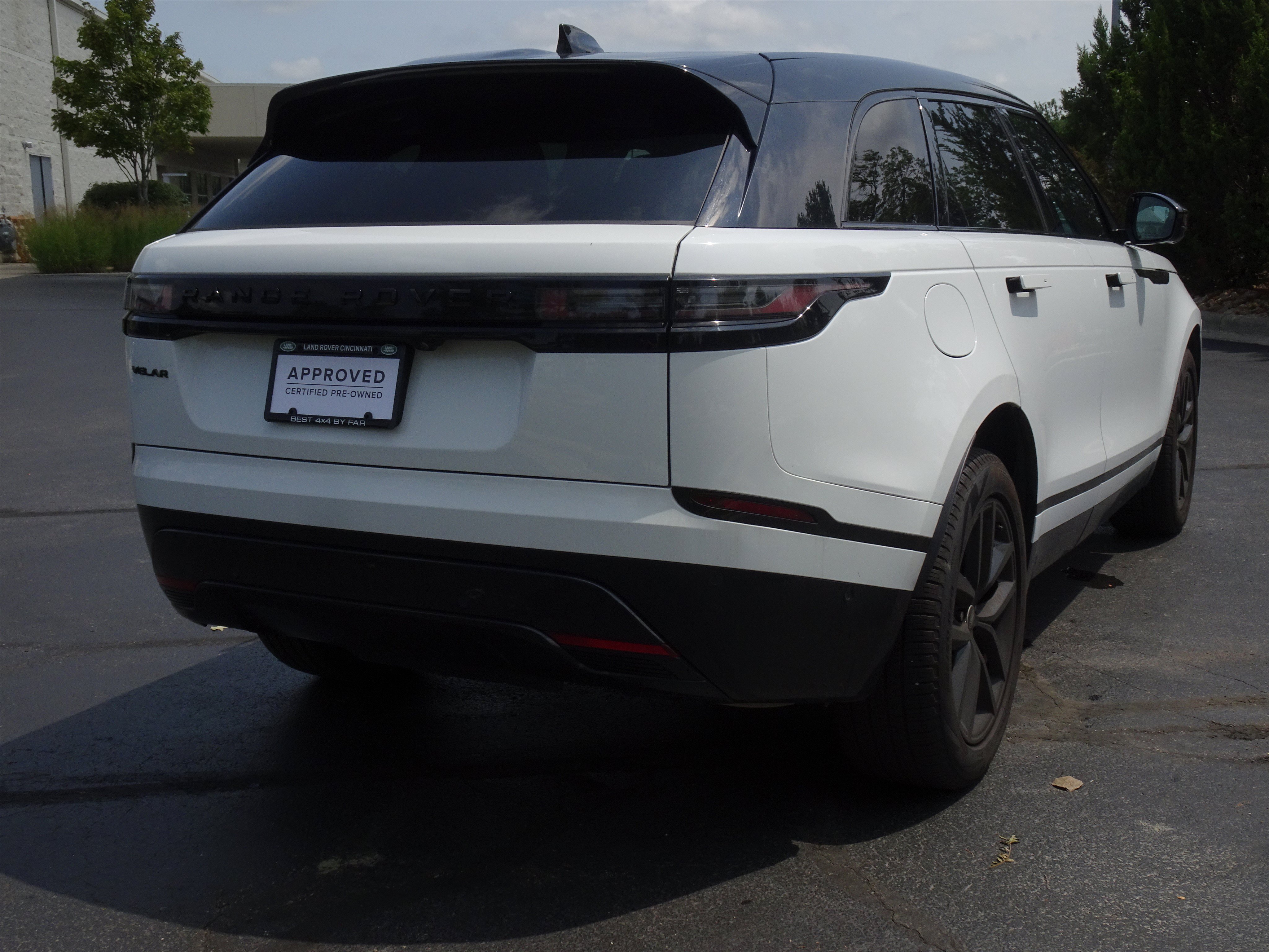 Certified 2026 Land Rover Range Rover Velar Dynamic SE AWD/4WD image 9