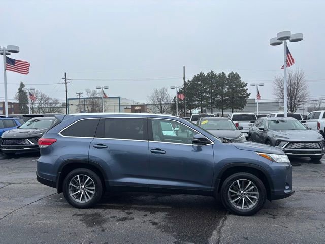 Used 2019 Toyota Highlander XLE image 4