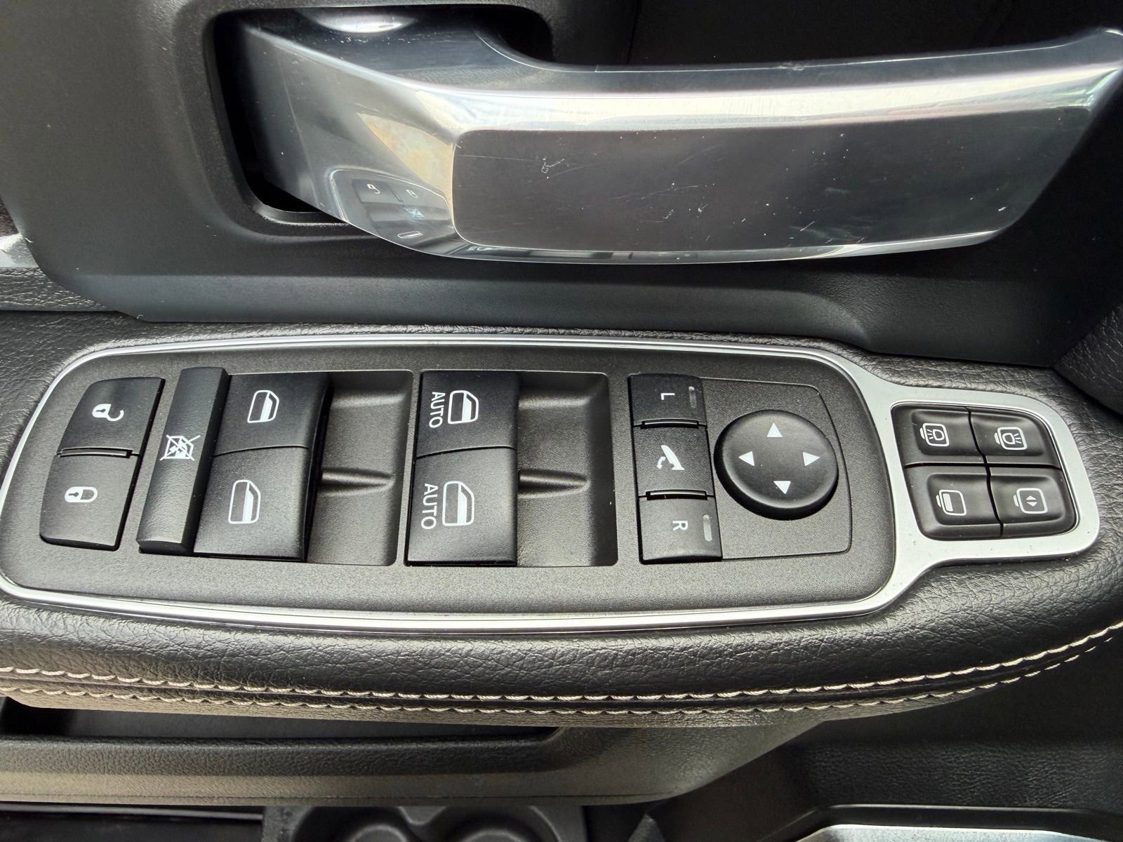 Used 2023 RAM 3500 Laramie AWD/4WD image 15