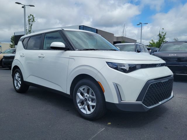 Certified 2025 Kia Soul LX w/ LX Technology Package FWD image 3
