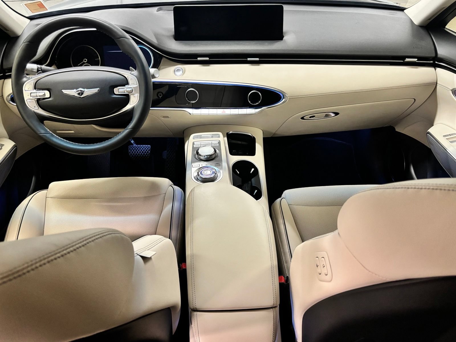 Used 2022 Genesis GV70 2.5T w/ Advanced Package AWD/4WD image 12