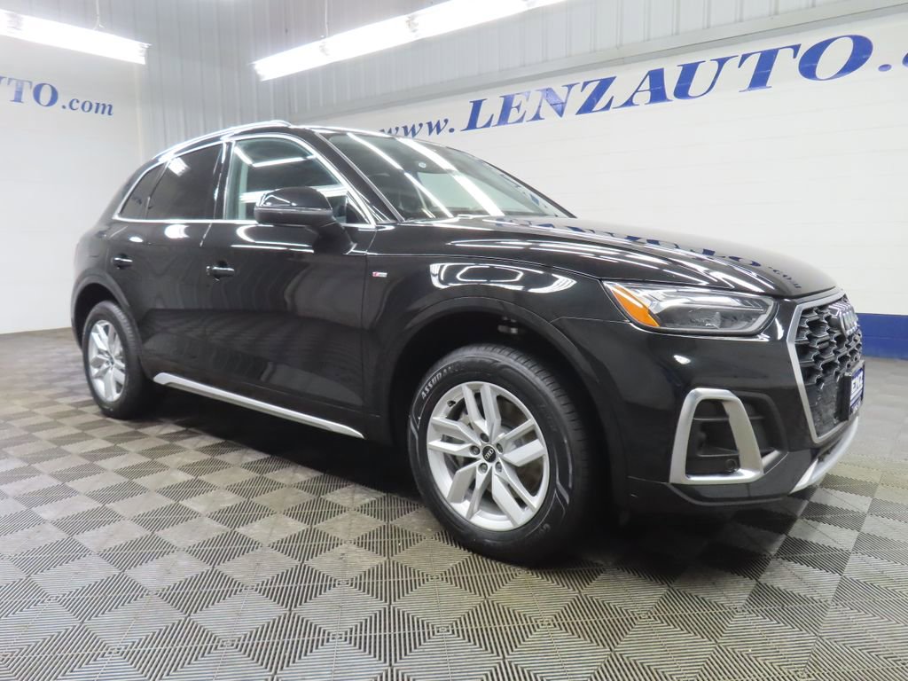 Used 2023 Audi Q5 2.0T Premium w/ Convenience Package AWD/4WD image 3