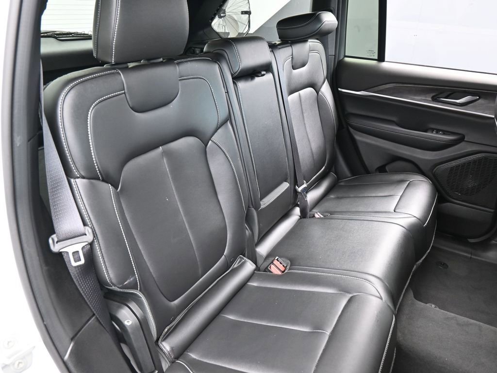 Used 2024 Jeep Grand Cherokee Limited RWD image 49