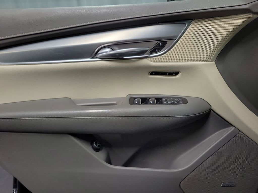 Used 2017 Cadillac XT5 Luxury image 23