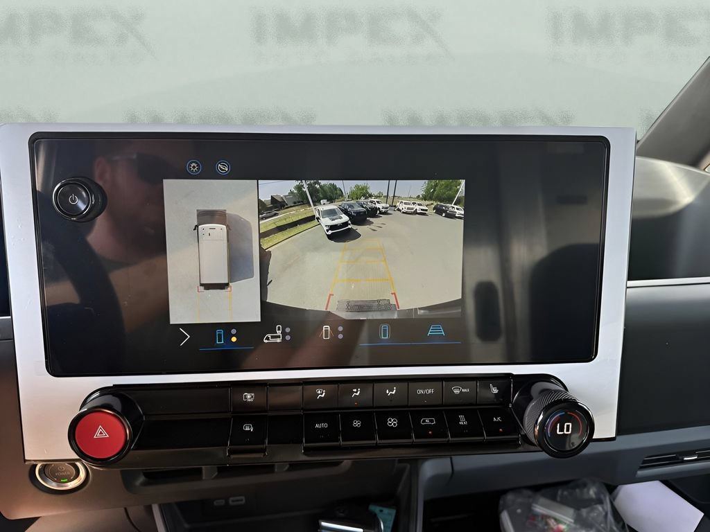 Used 2024 Chevrolet Brightdrop 400 w/ Commercial Equipment Package AWD/4WD image 18