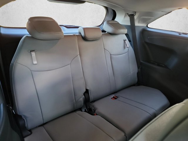 Used 2026 Toyota Sienna XLE FWD image 22