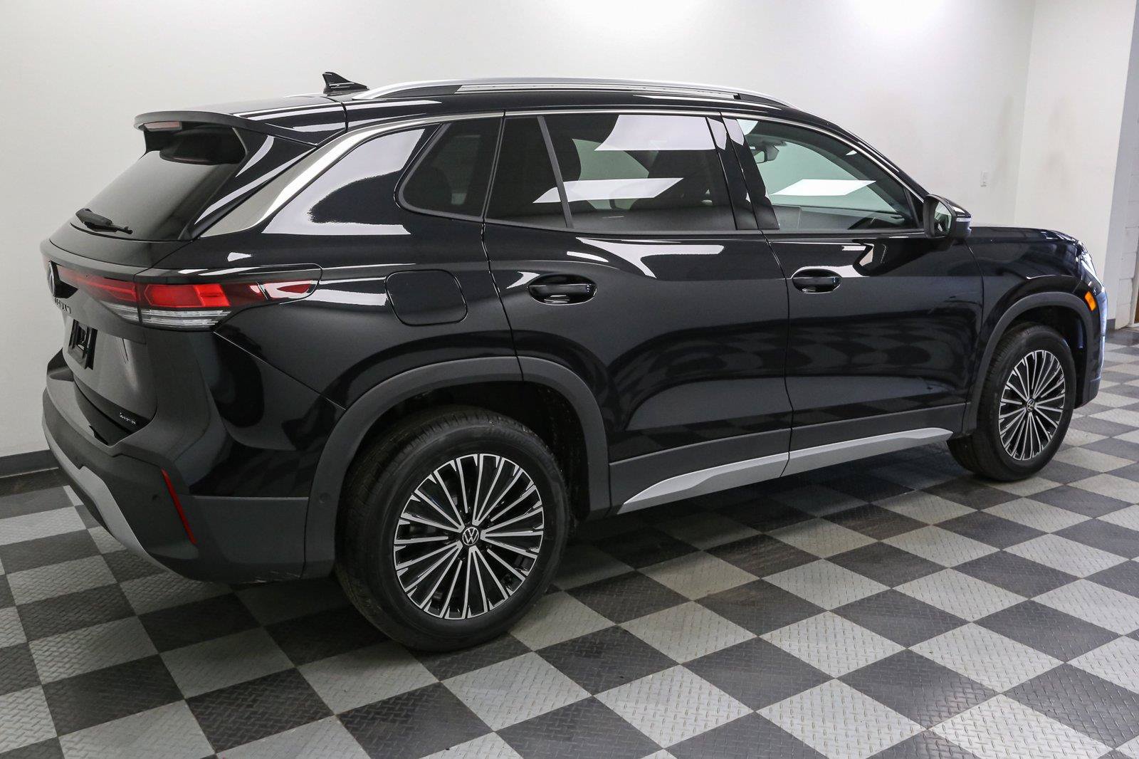 New 2026 Volkswagen Tiguan S AWD/4WD image 8