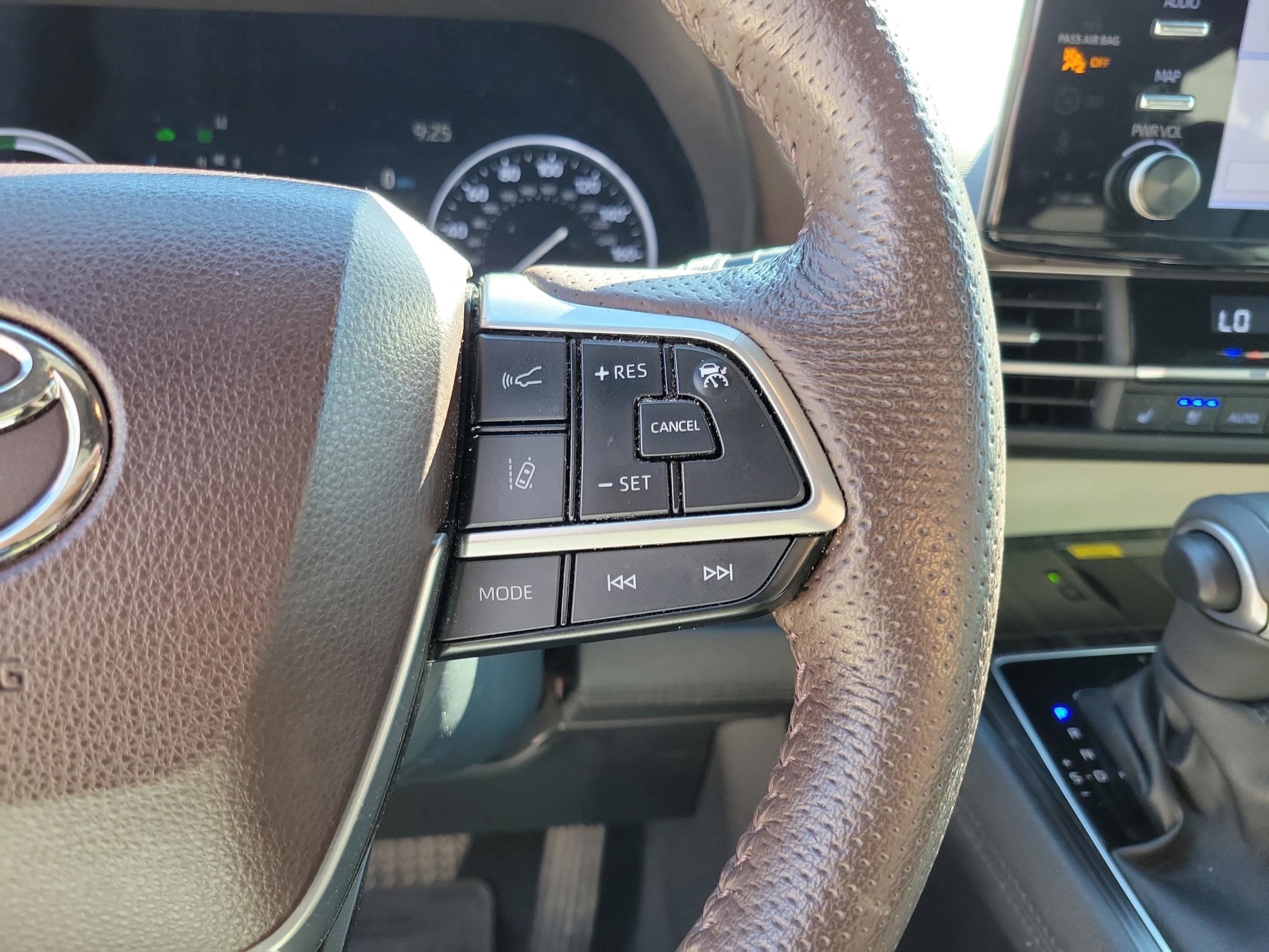 Certified 2023 Toyota Sienna Platinum FWD image 20