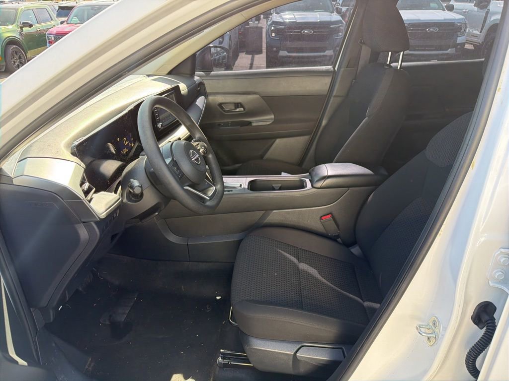 Used 2025 Nissan Kicks S image 7