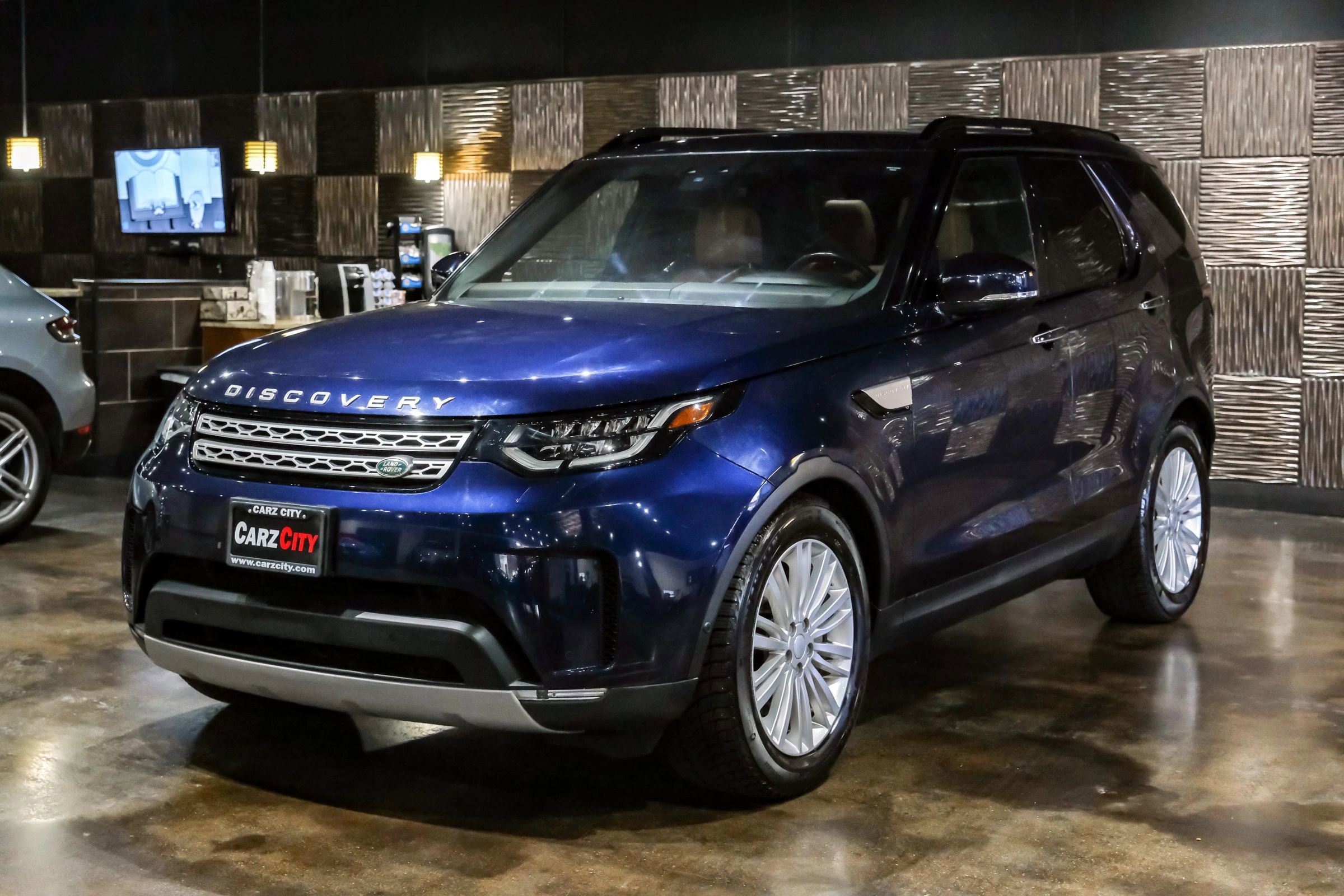 Used 2019 Land Rover Discovery HSE Luxury image 7