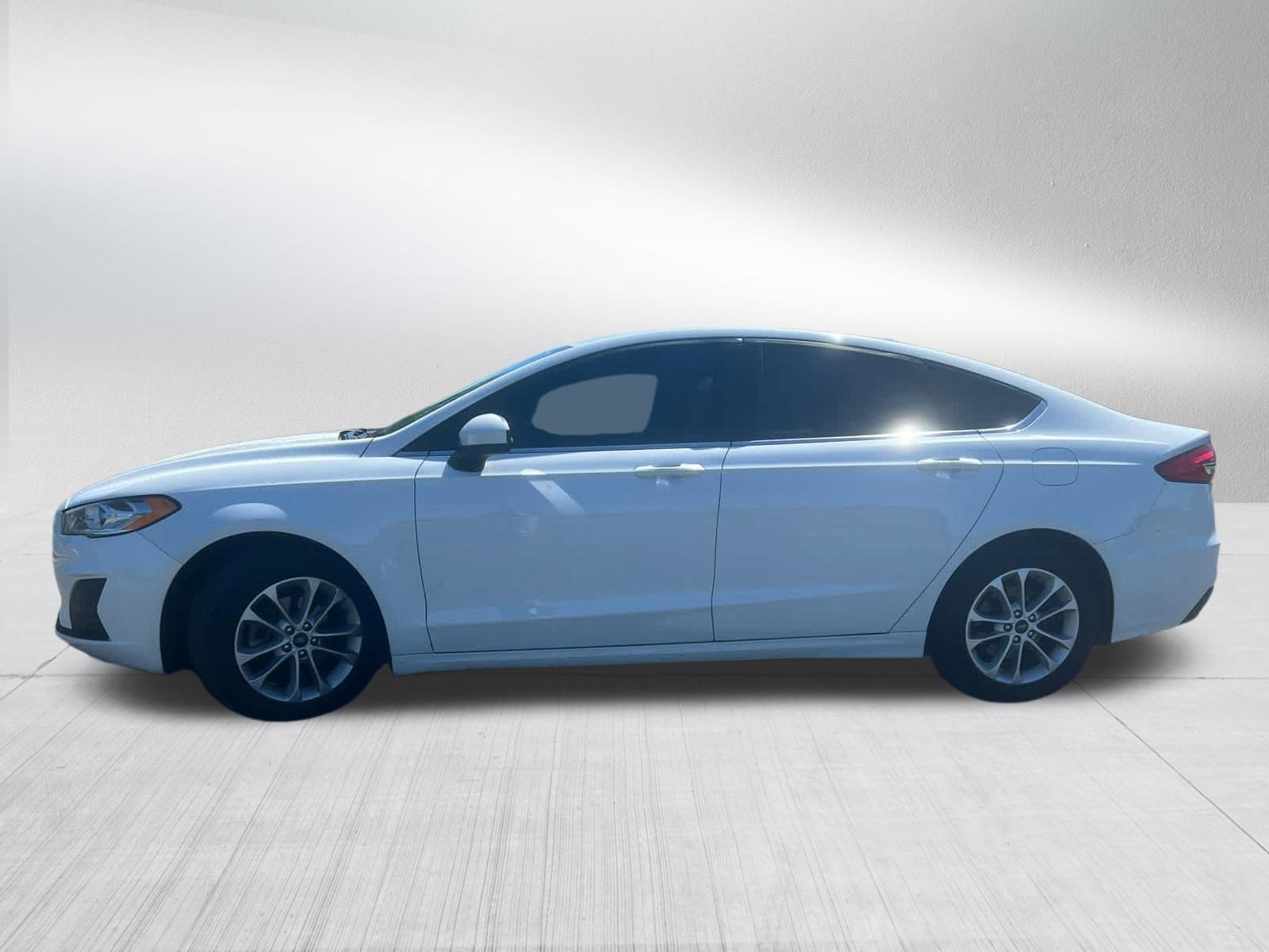 Used 2020 Ford Fusion SE FWD image 4