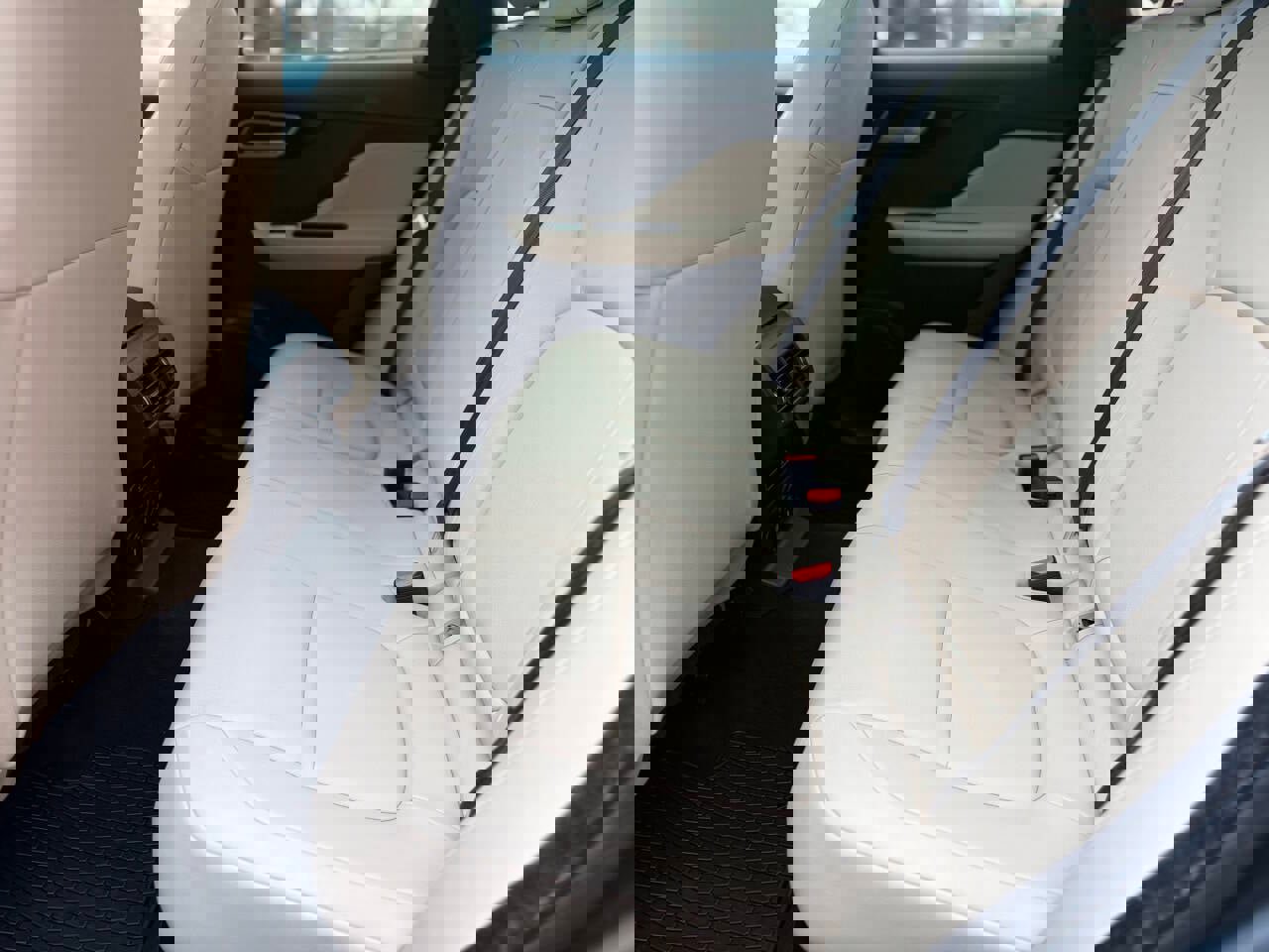 Used 2018 Jaguar F-PACE Premium image 15