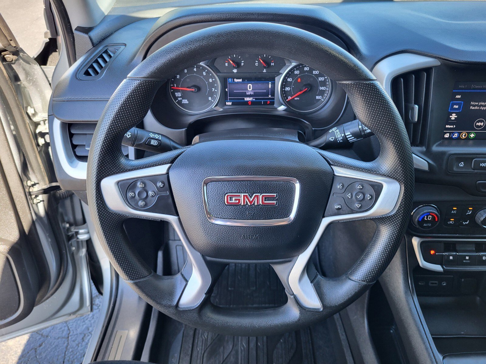 Used 2023 GMC Terrain SLE w/ Driver Convenience Package image 25