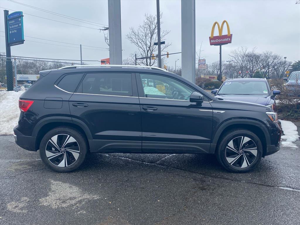 Certified 2023 Volkswagen Taos SE w/ Panoramic Sunroof Package image 2