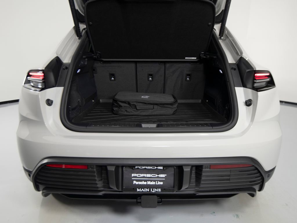 New 2026 Porsche Macan 4 Electric image 46