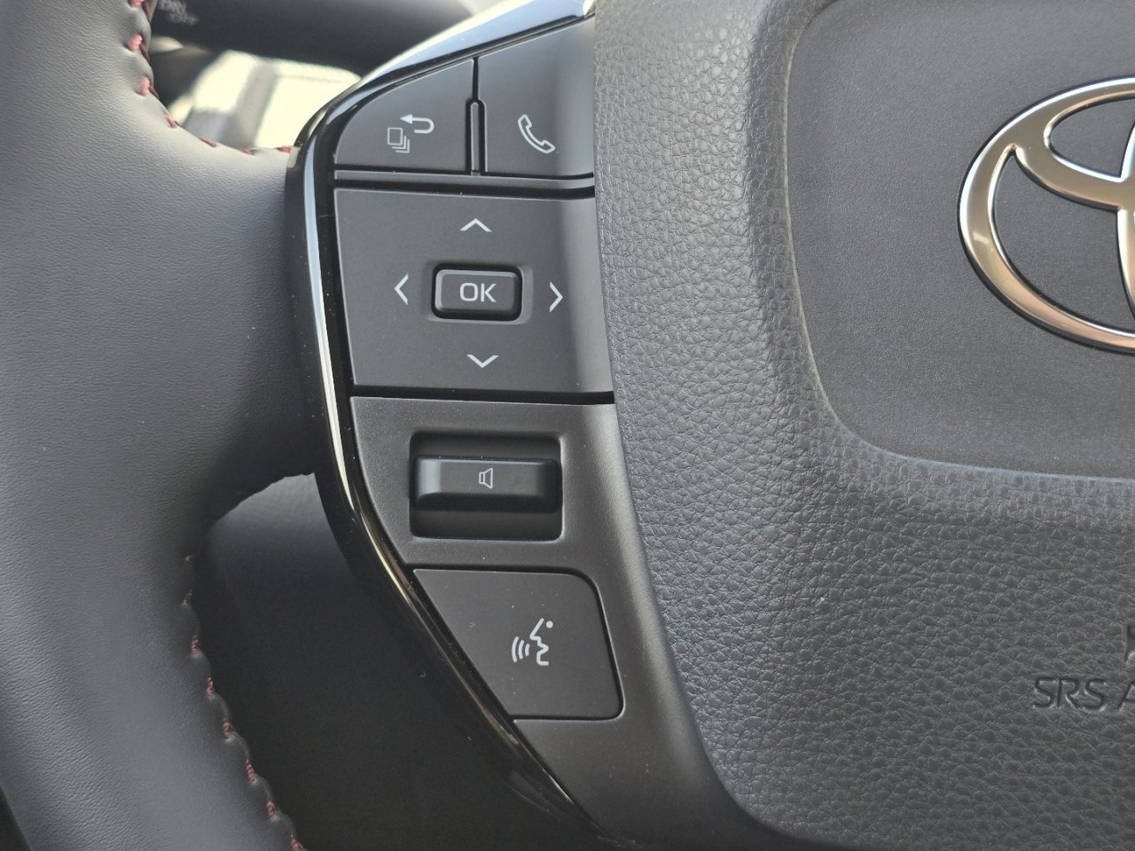 New 2026 Toyota Prius Plug-In Hybrid FWD image 32