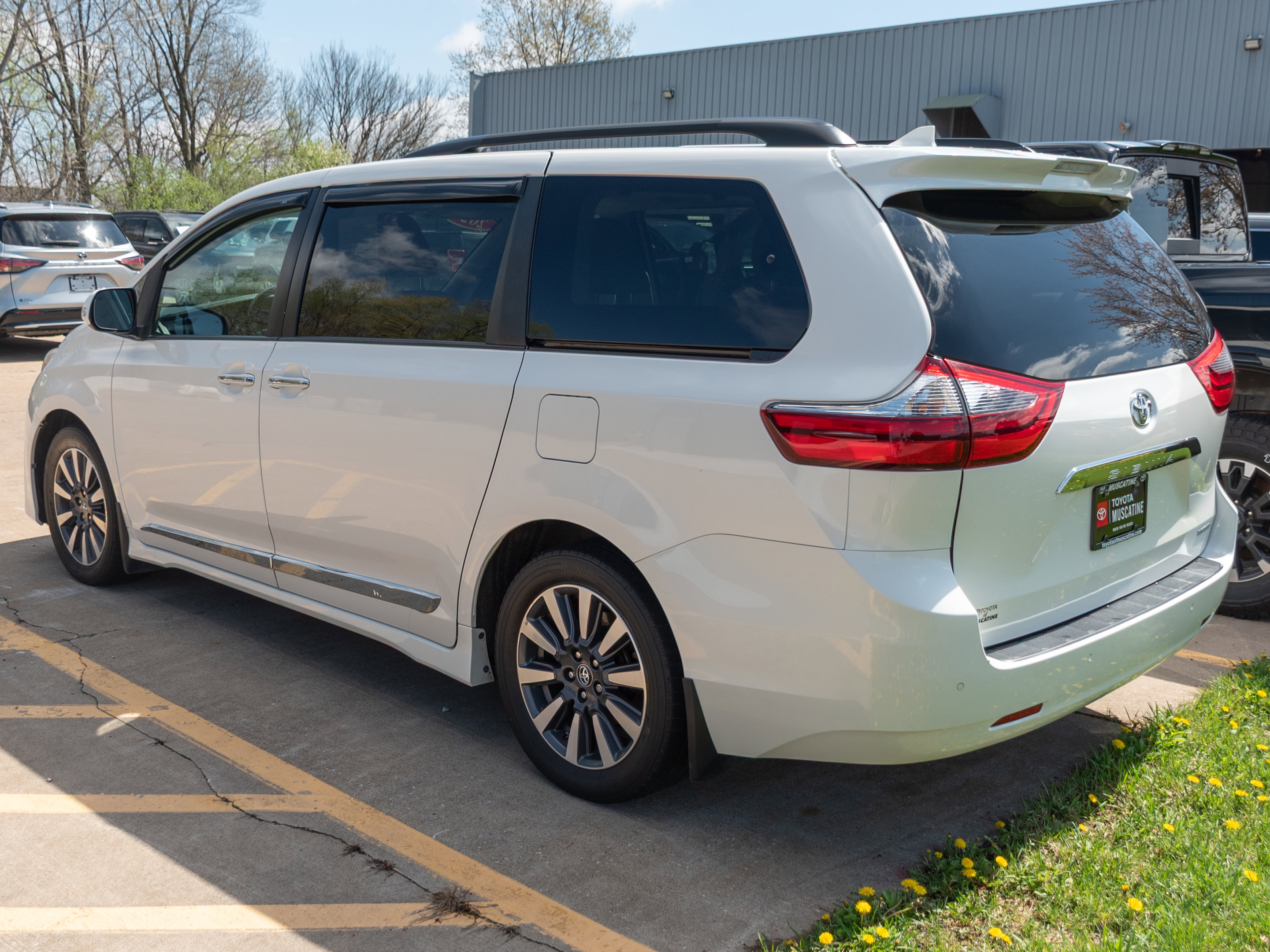 Used 2020 Toyota Sienna Limited w/ Protection Package image 5