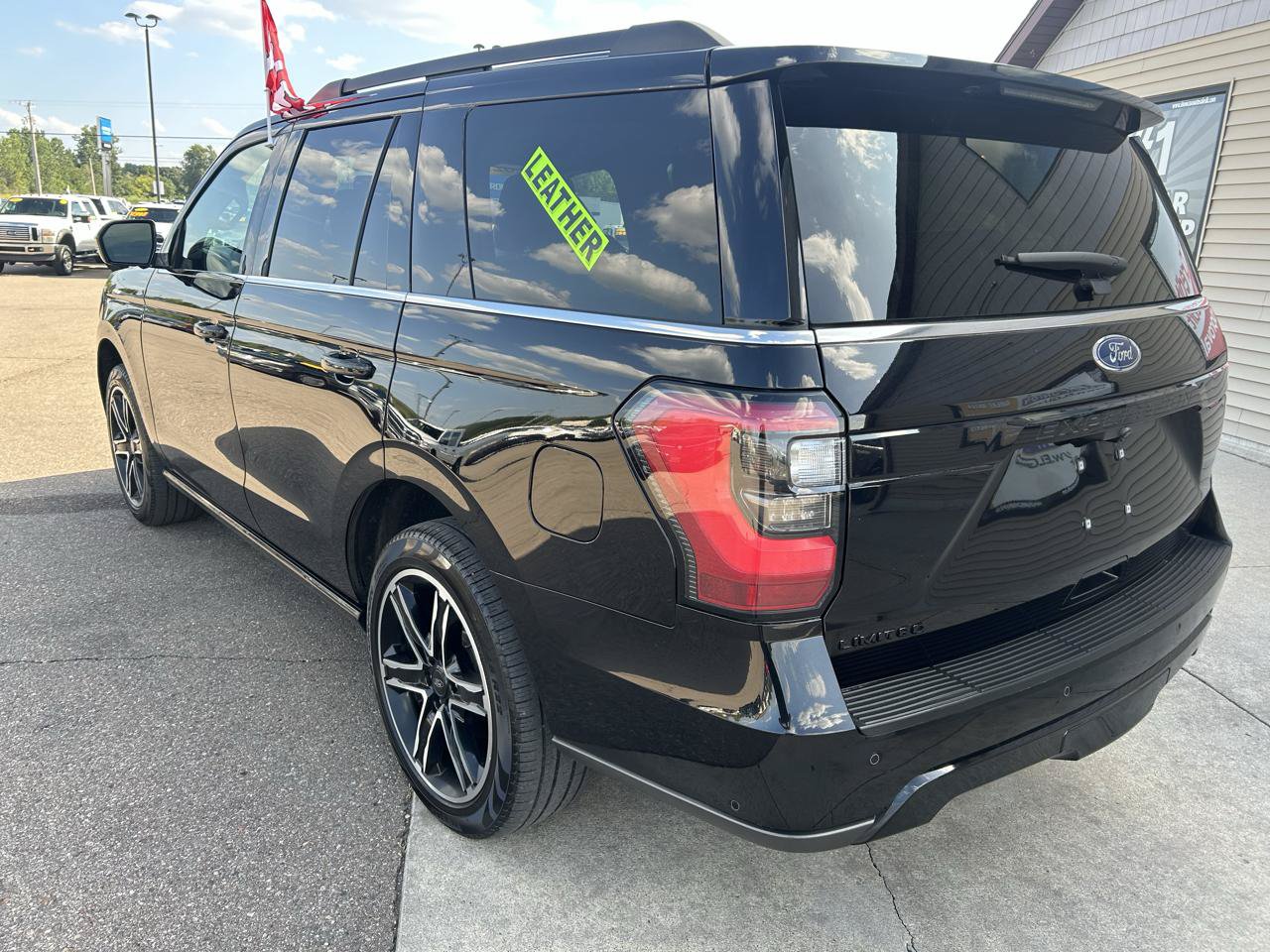 Used 2021 Ford Expedition Limited AWD/4WD image 7