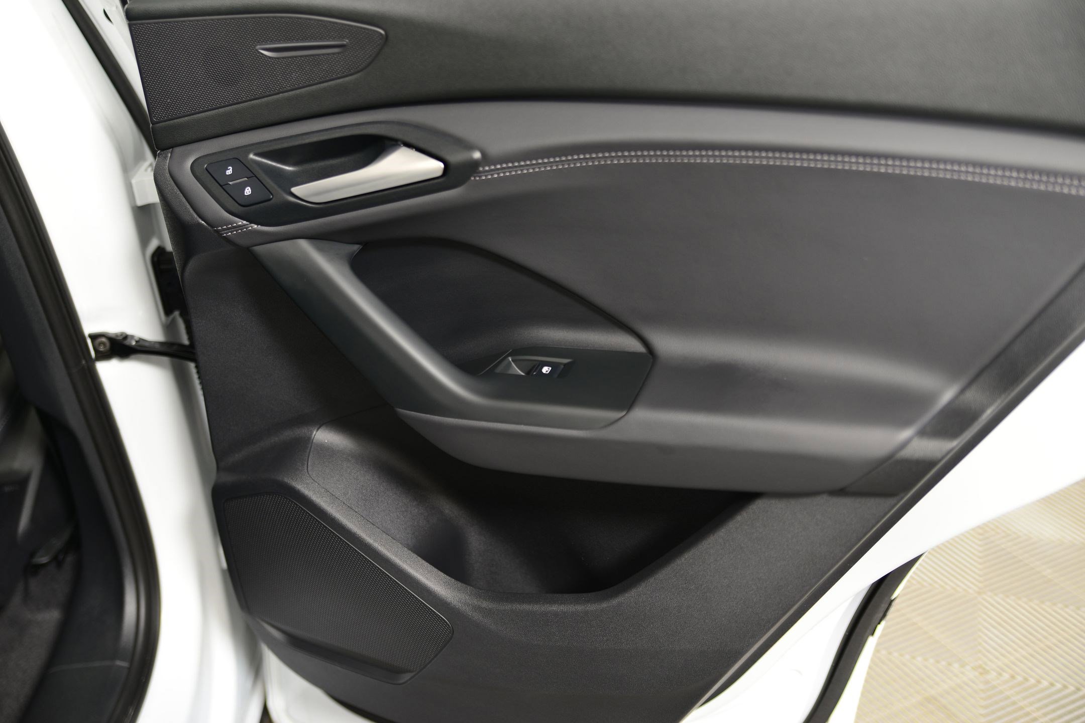 Certified 2025 Audi Q6 e-tron Premium w/ Convenience Package image 21