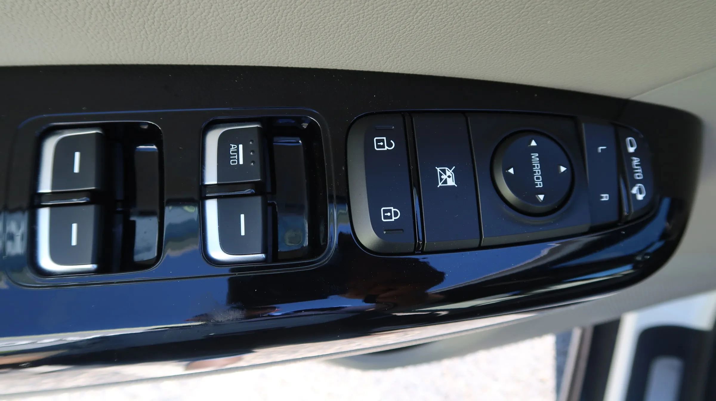 Used 2022 Kia Sportage Nightfall Edition w/ Nightfall Fwd Premium Package image 29