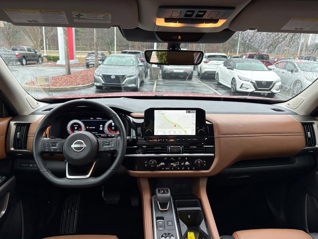 Used 2025 Nissan Pathfinder Platinum image 8