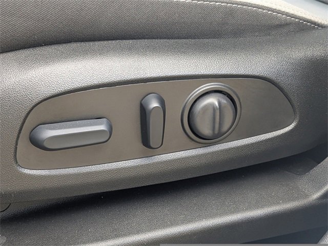 Used 2023 GMC Terrain SLE w/ Driver Convenience Package image 17