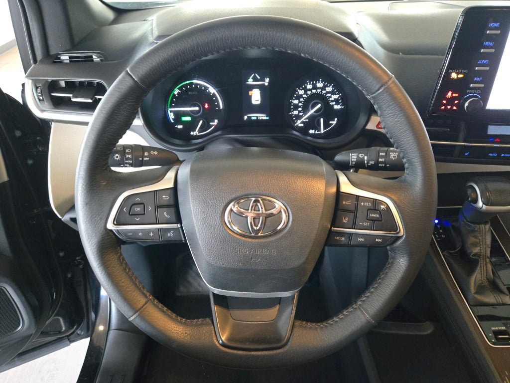 Used 2023 Toyota Sienna XLE AWD/4WD image 32