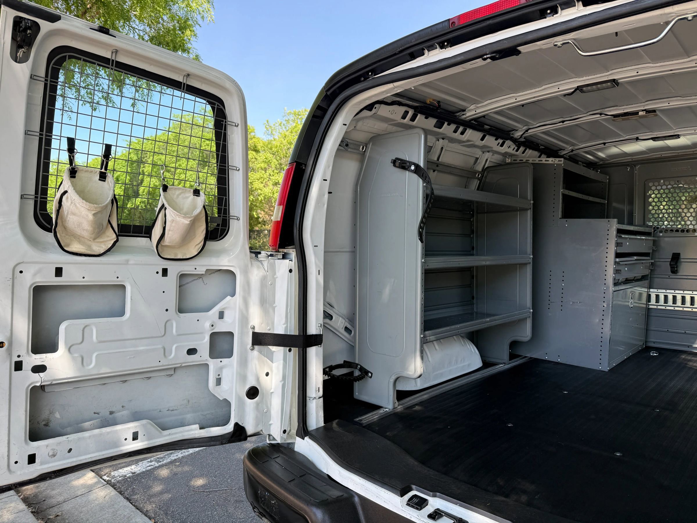 Used 2015 Chevrolet Express 2500 RWD image 14