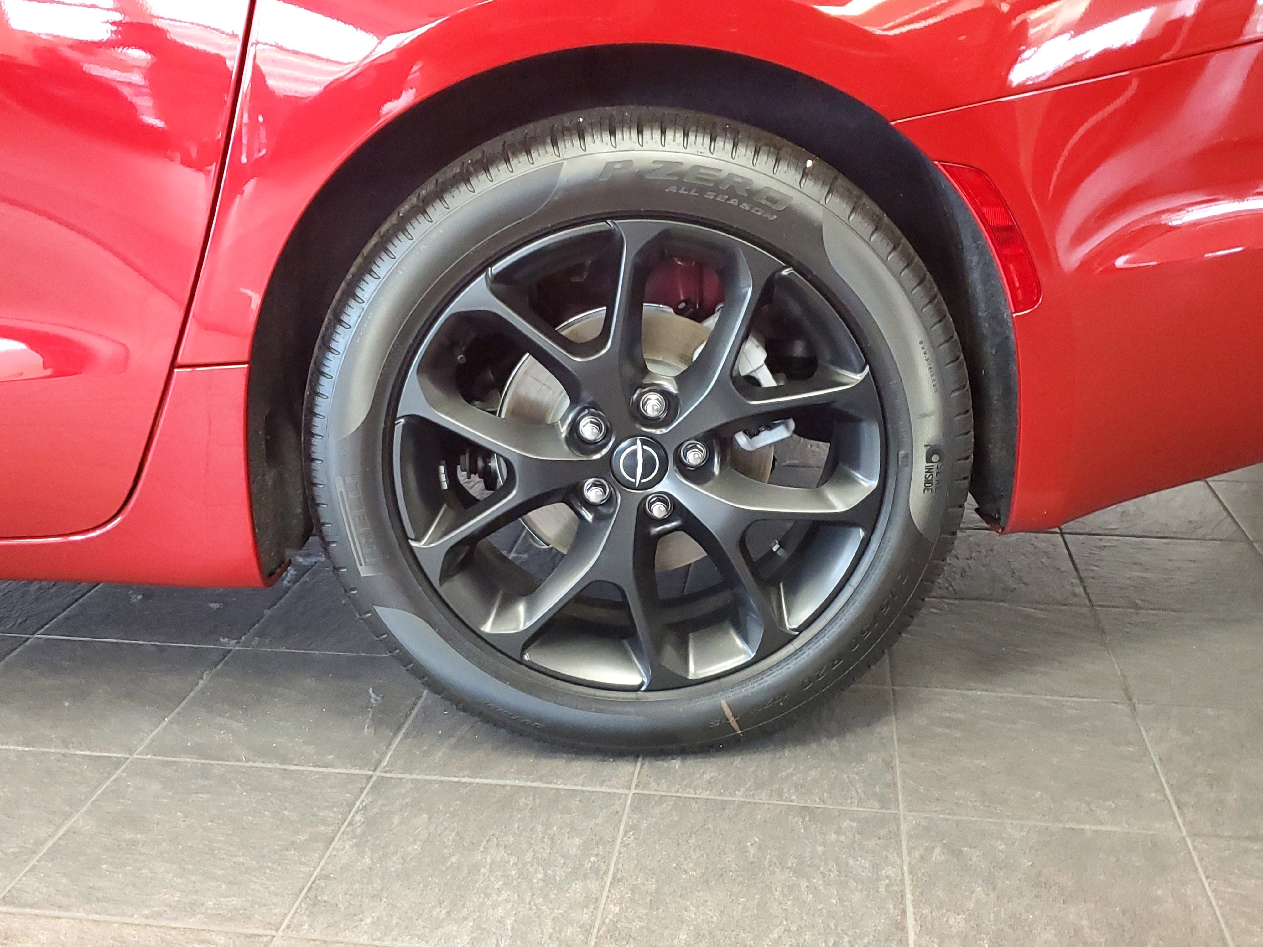 New 2026 Chrysler Pacifica Limited w/ Uconnect Theater Family Group image 5