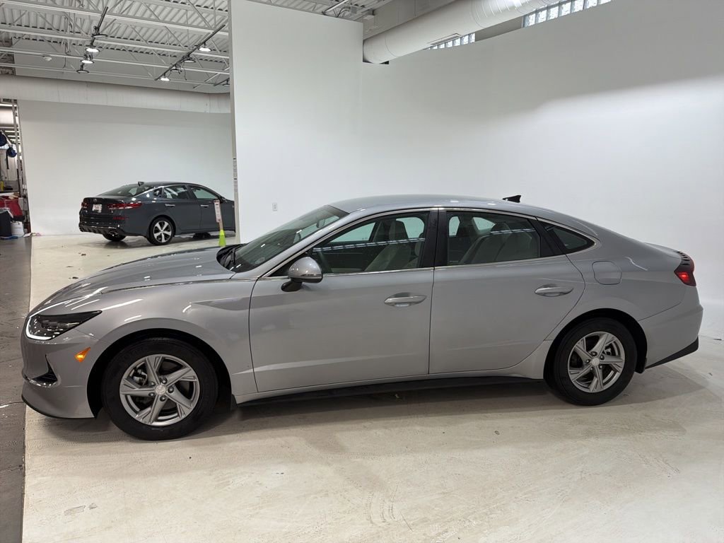 Used 2023 Hyundai Sonata SE image 2