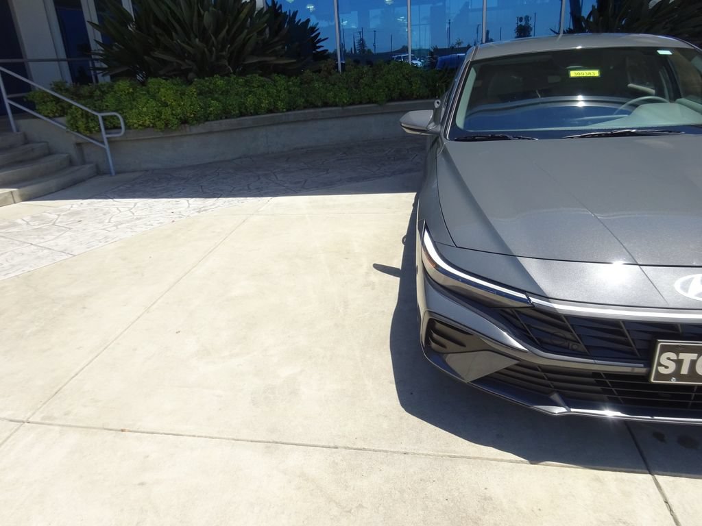 Used 2025 Hyundai Elantra Hybrid FWD image 31