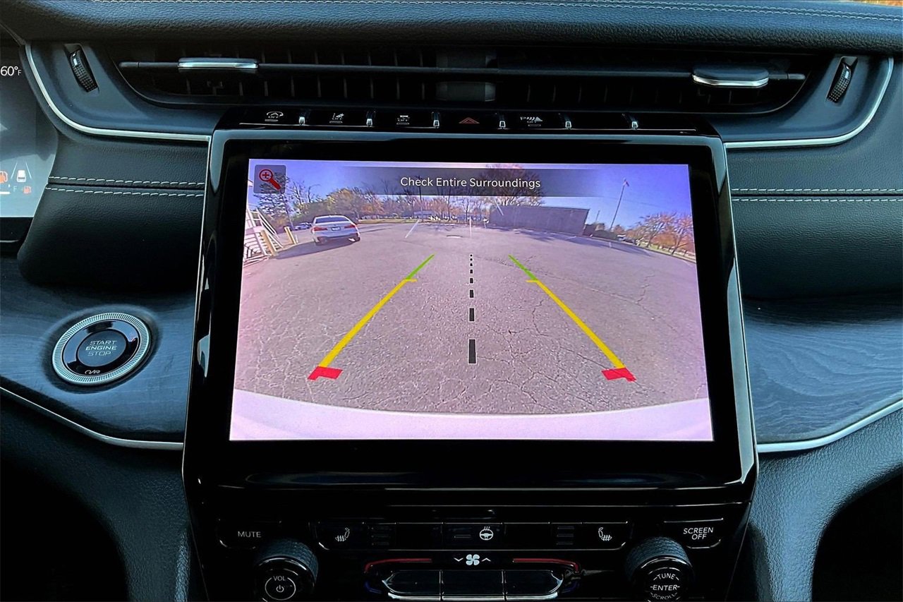 Used 2023 Jeep Grand Cherokee L Limited w/ Black Appearance Package image 13