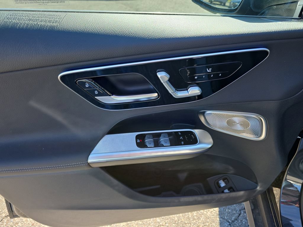New 2025 Mercedes-Benz GLC 350e 4MATIC image 11