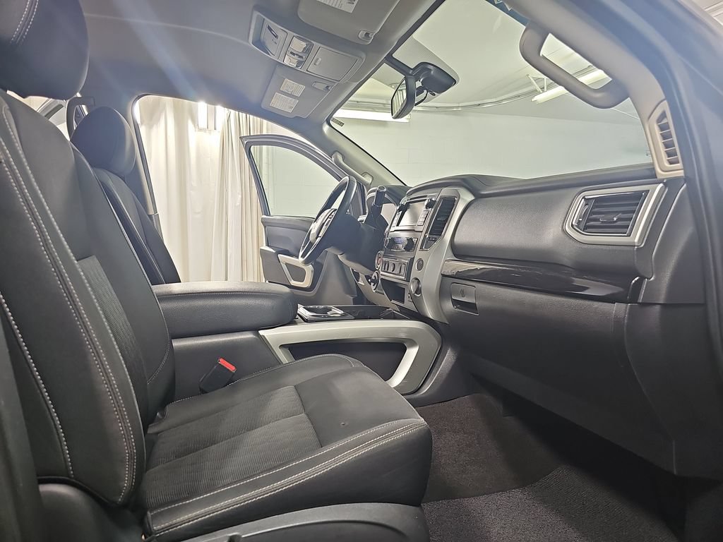 Used 2019 Nissan Titan SV w/ SV Convenience Package AWD/4WD image 13