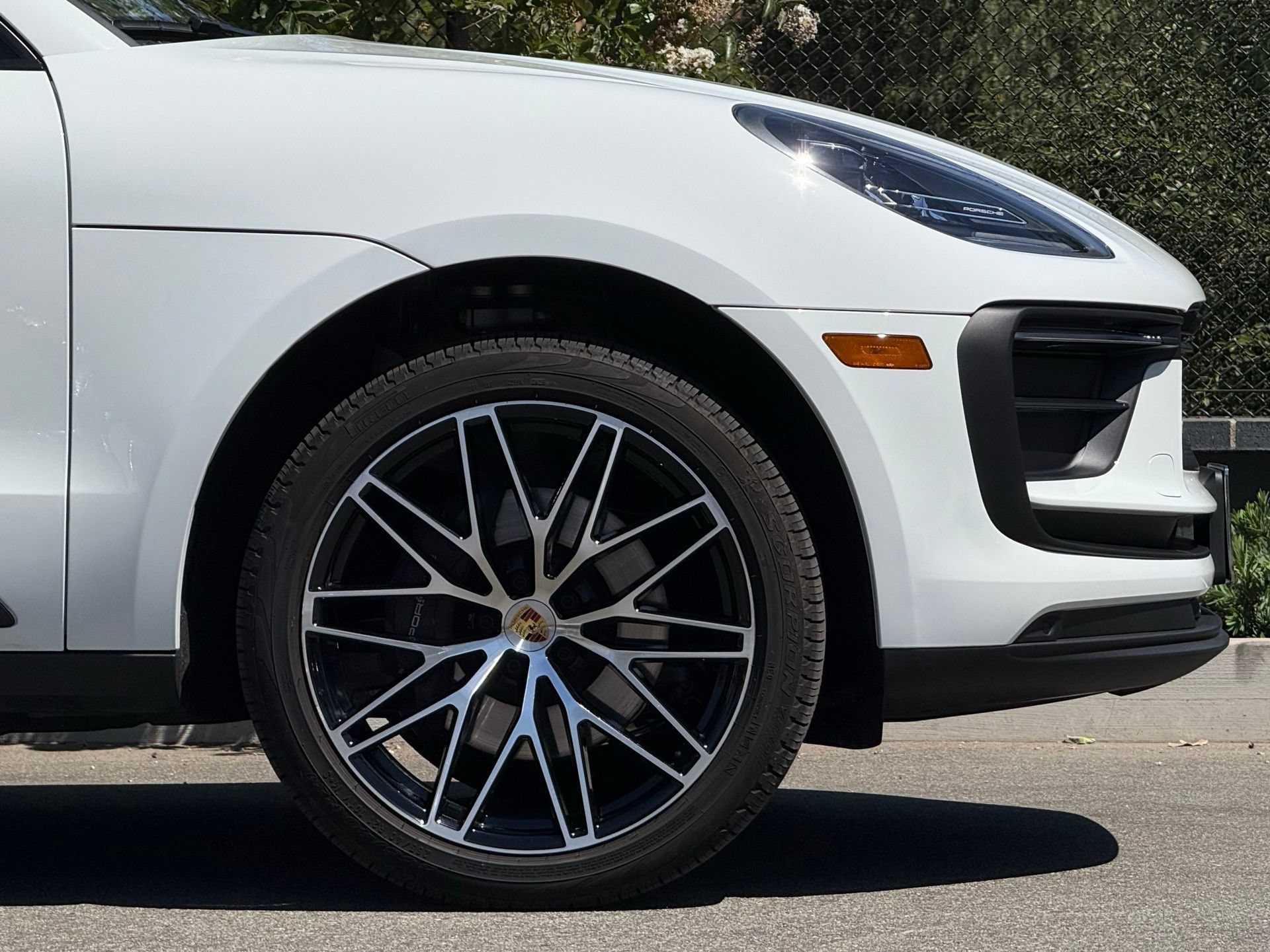 Used 2026 Porsche Macan AWD/4WD image 12