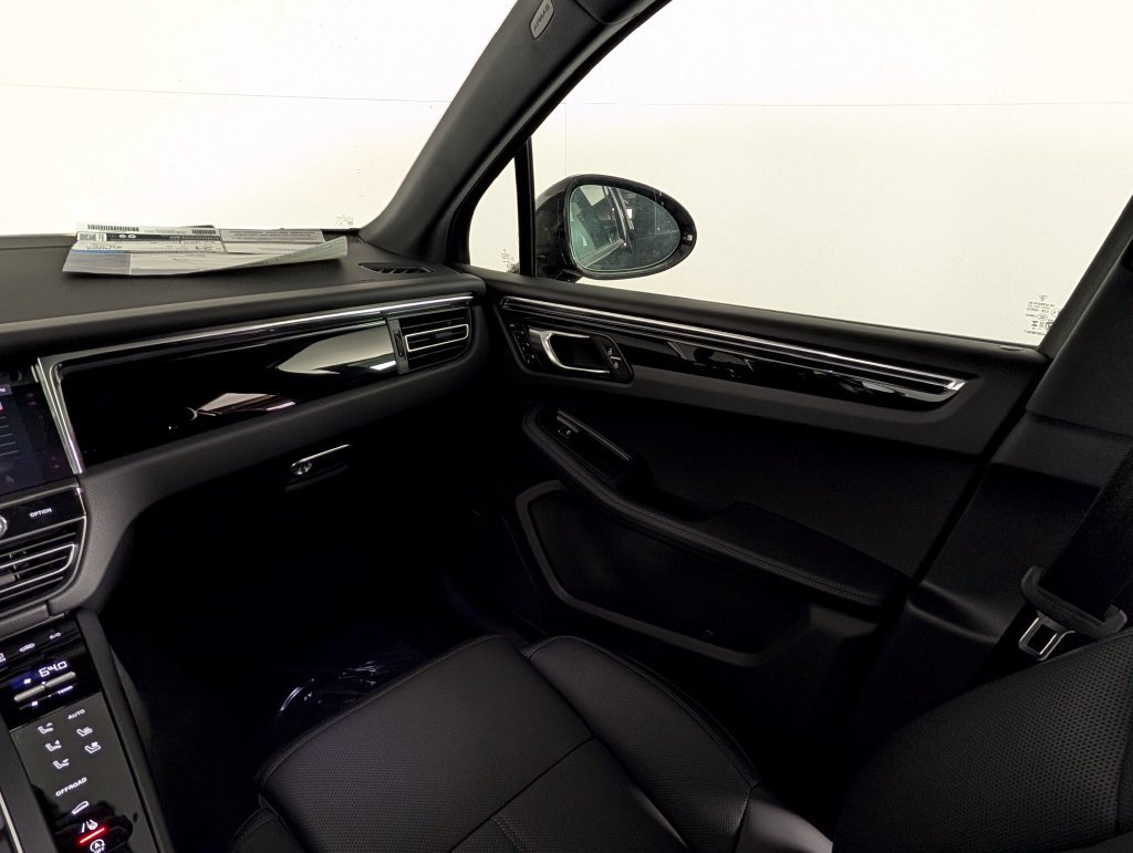 New 2026 Porsche Macan AWD/4WD image 23
