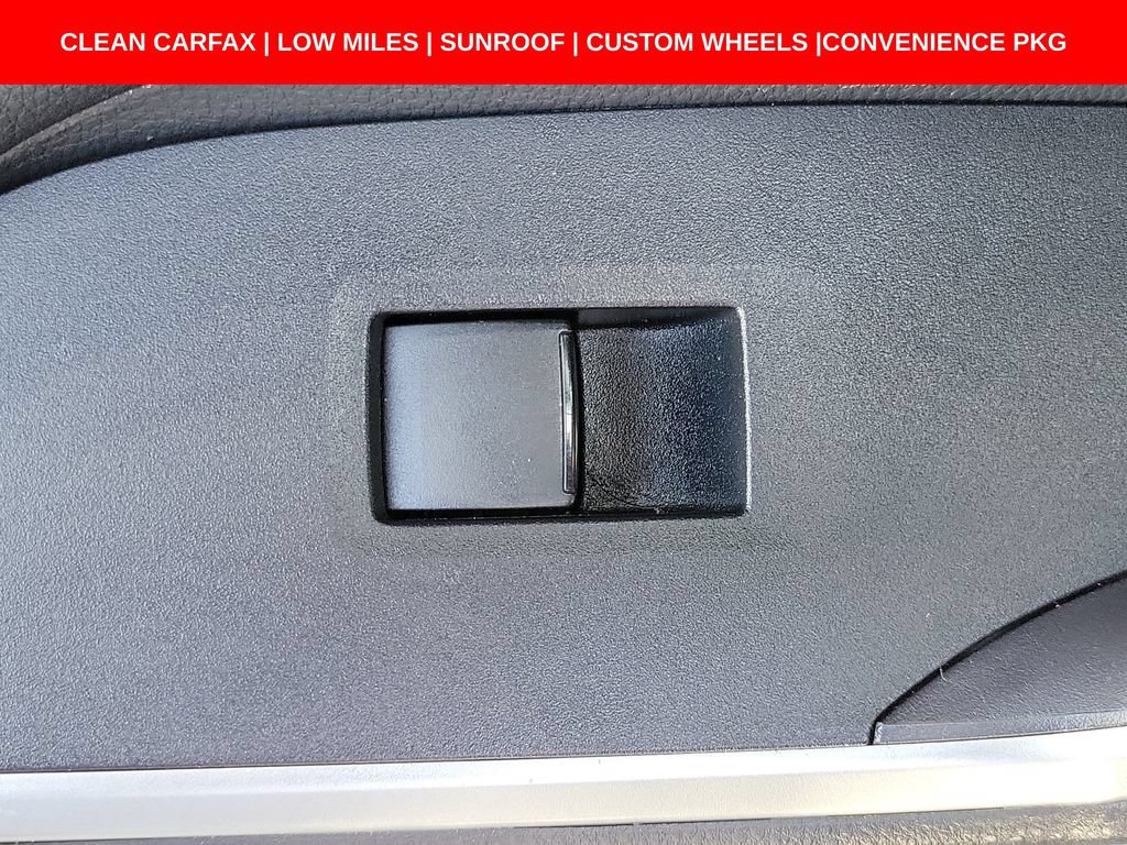 Used 2019 Toyota RAV4 XLE w/ Convenience Package FWD image 20