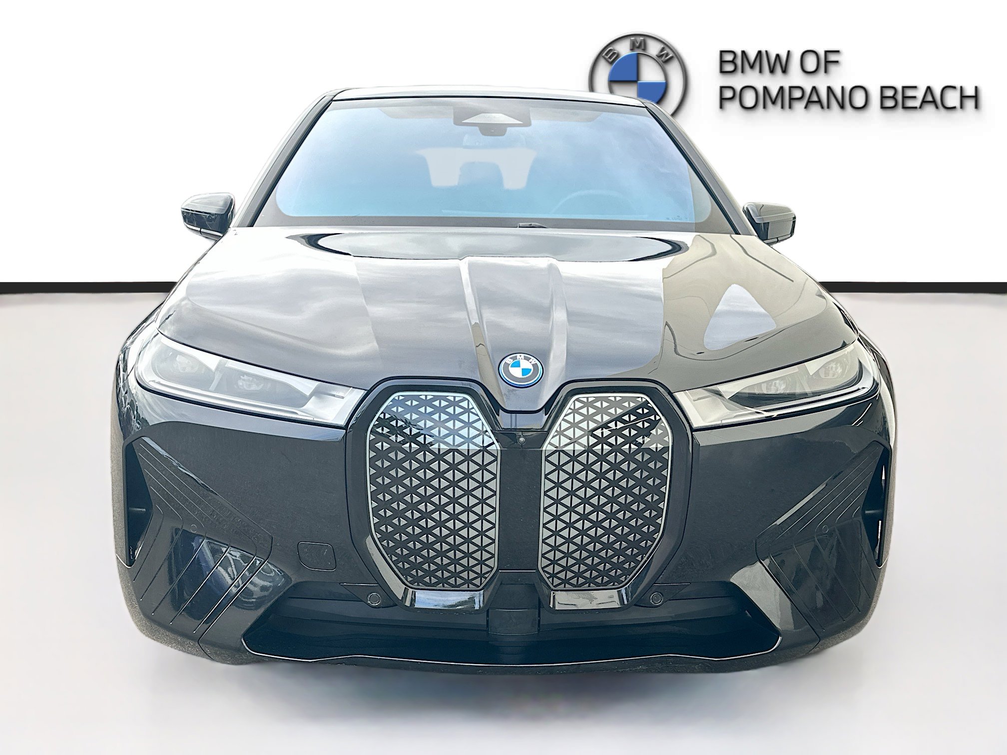 Used 2025 BMW iX xDrive50 w/ Sport Package image 2