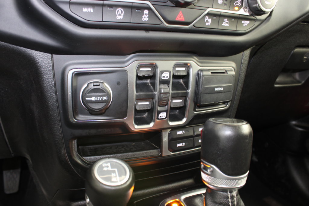 Used 2020 Jeep Gladiator Overland AWD/4WD image 13
