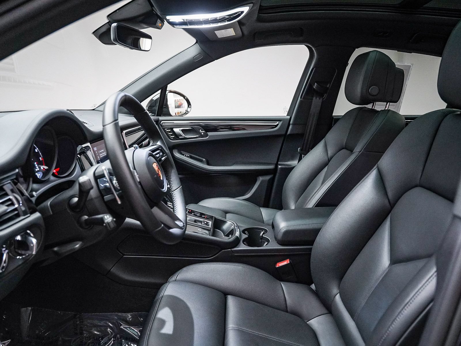 Certified 2026 Porsche Macan AWD/4WD image 22