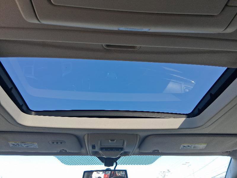 Used 2015 Chrysler Town & Country Touring-L w/ Driver Convenience Group image 29