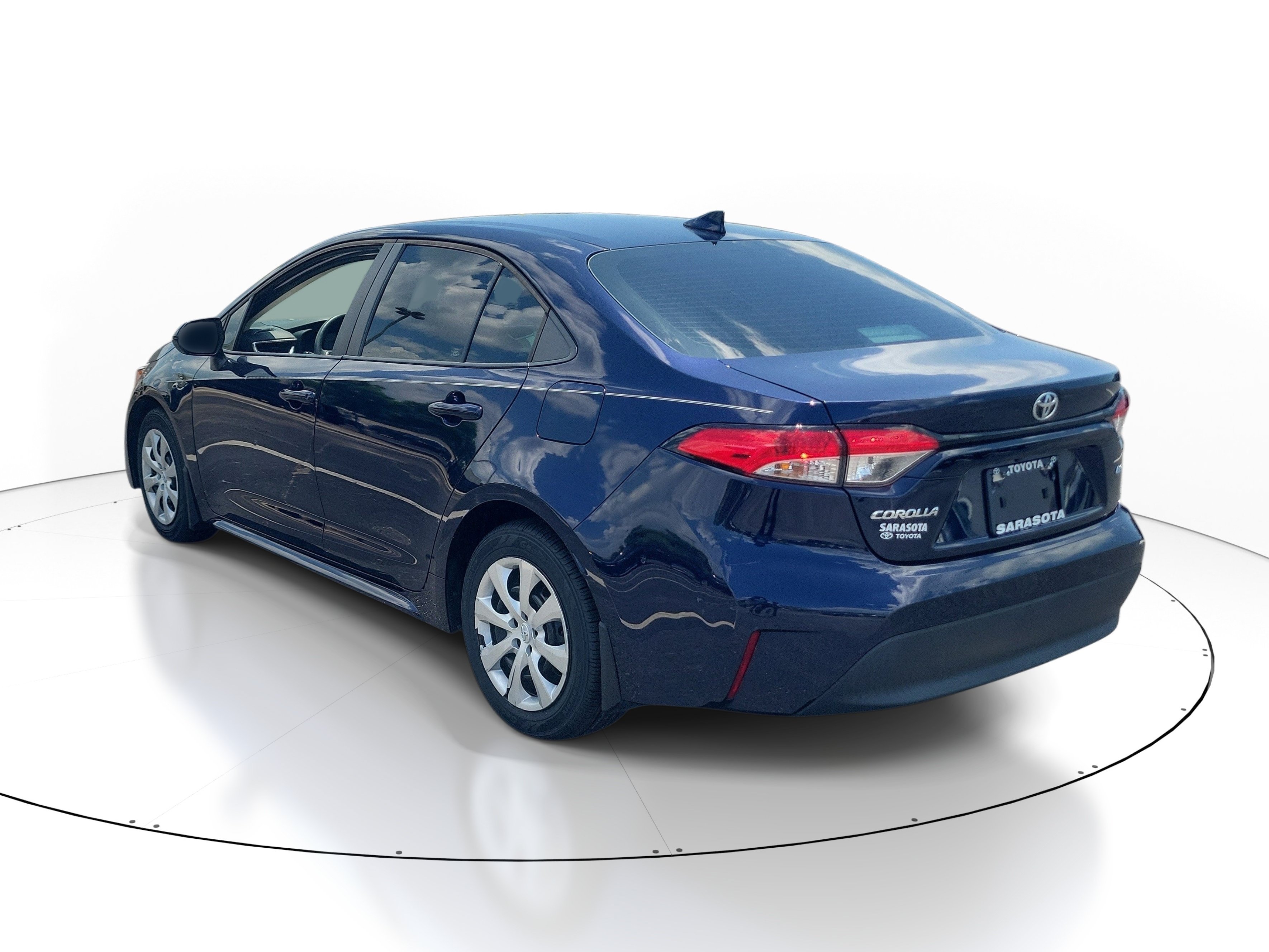 Used 2023 Toyota Corolla LE FWD image 4