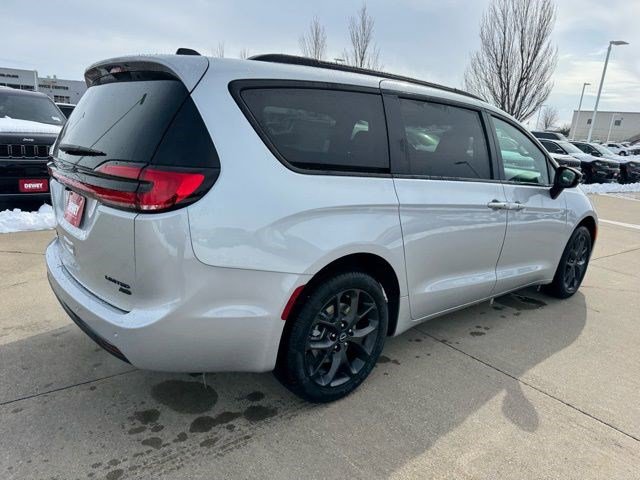 New 2026 Chrysler Pacifica Limited w/ S Appearance Package image 6