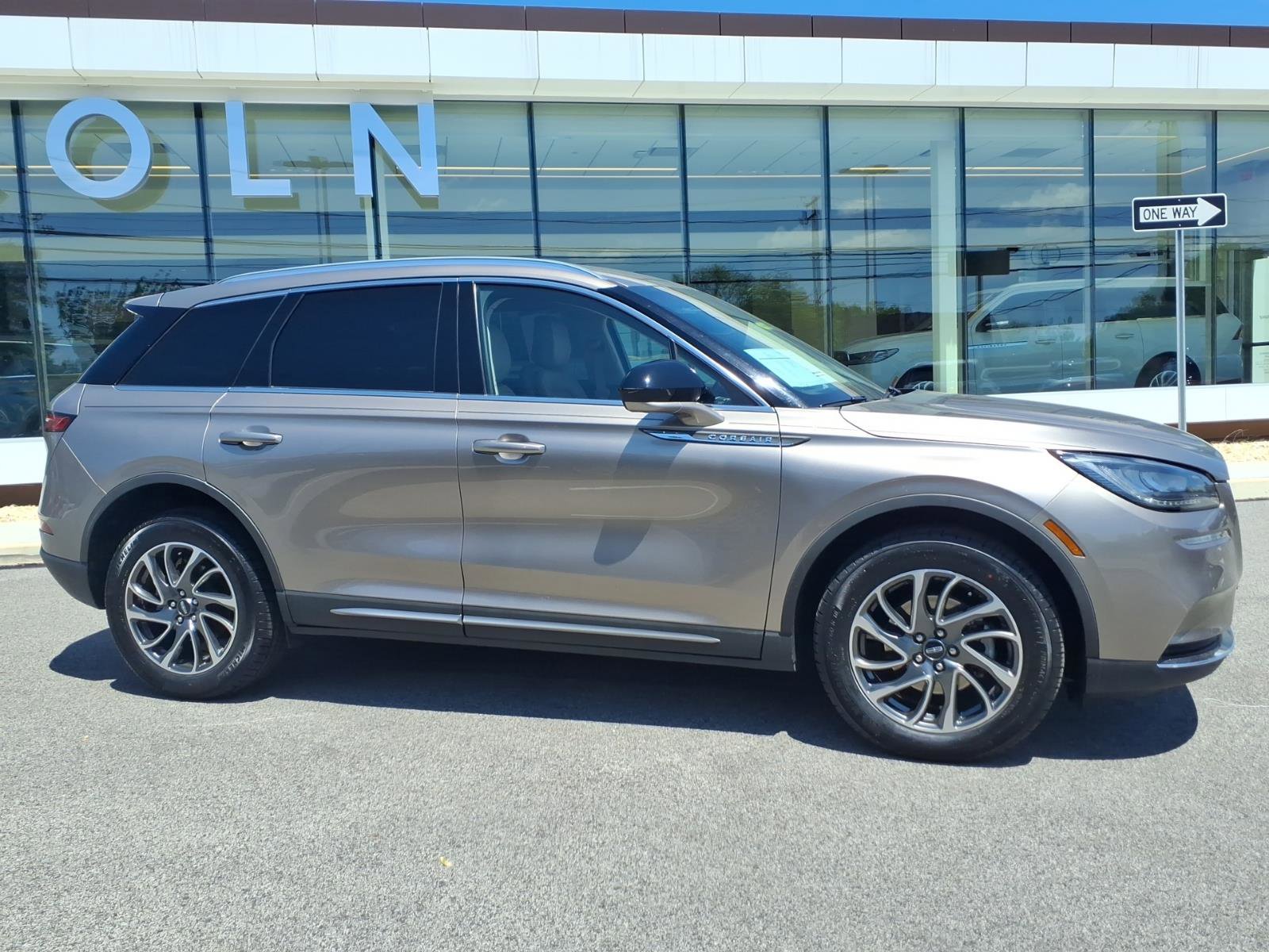 Certified 2020 Lincoln Corsair AWD w/ Equipment Group 101A image 3