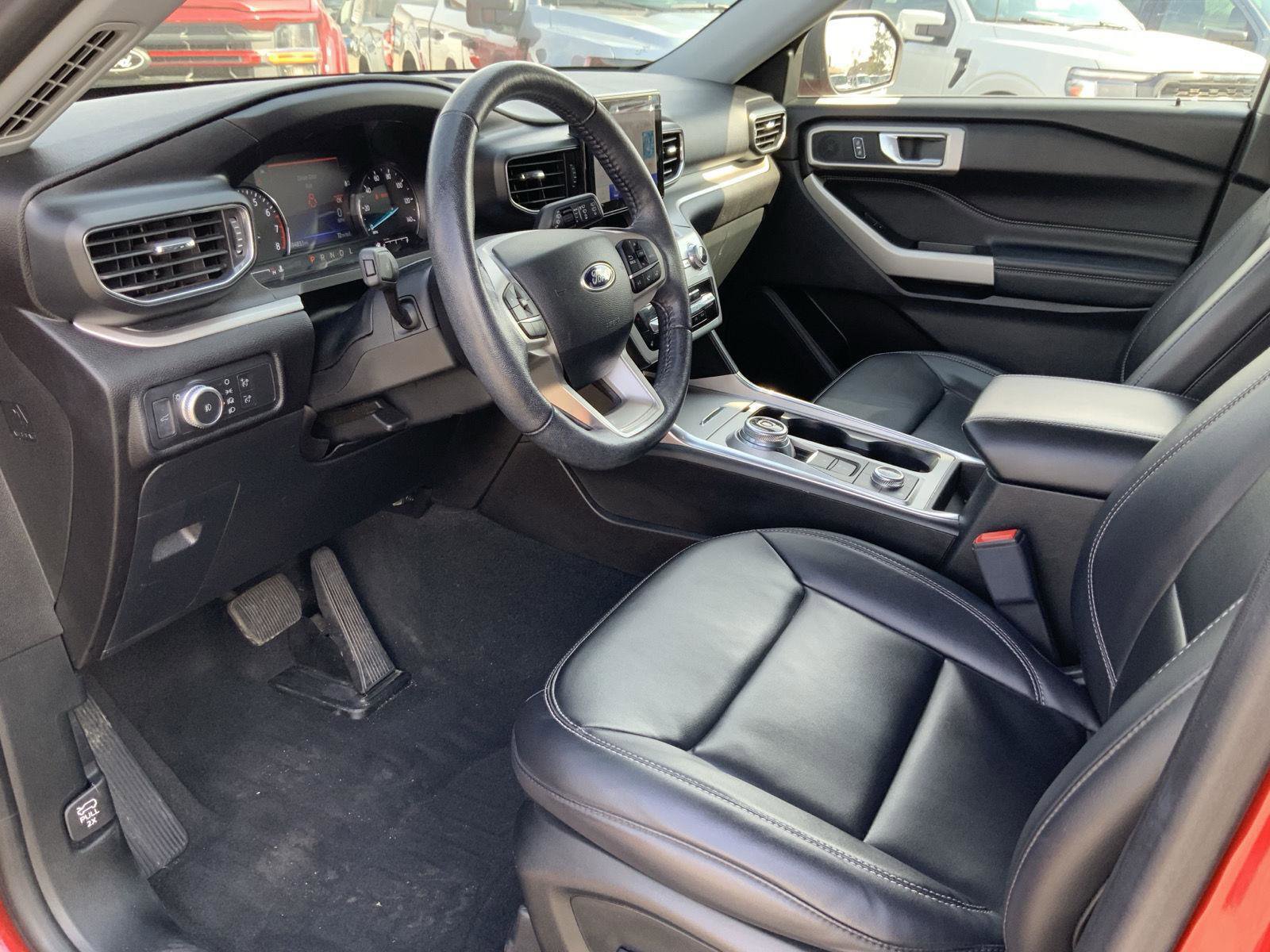 Used 2022 Ford Explorer XLT w/ Equipment Group 202A image 27