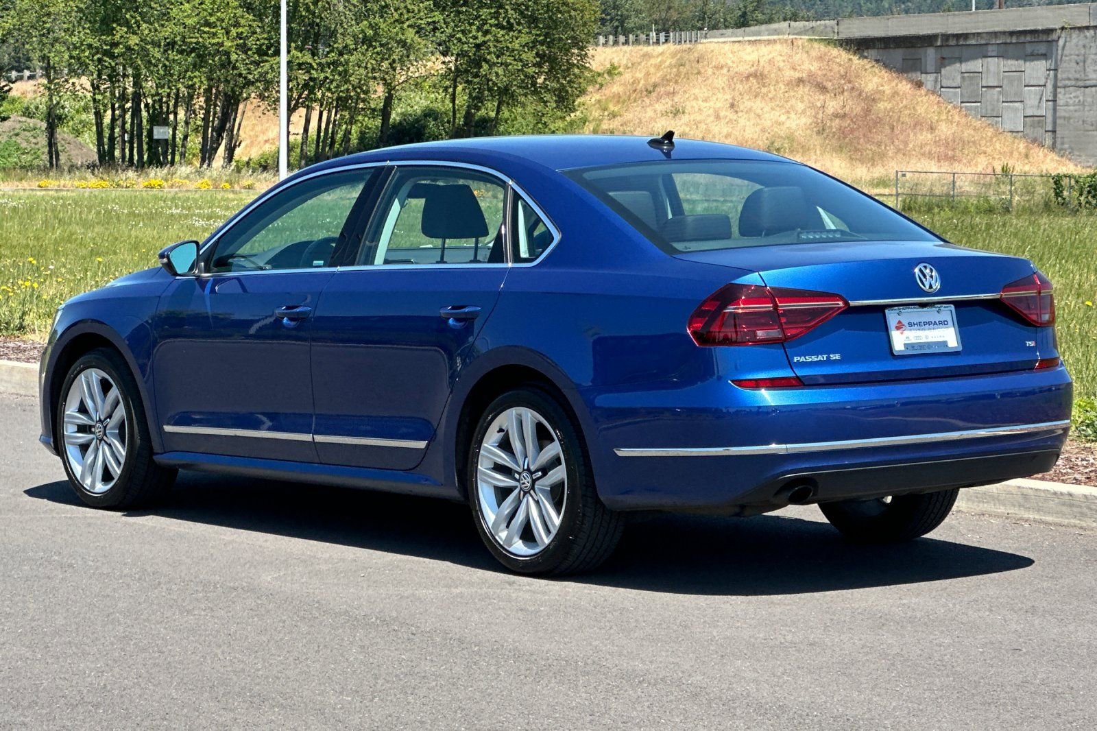 Used 2017 Volkswagen Passat 1.8T SE FWD image 5